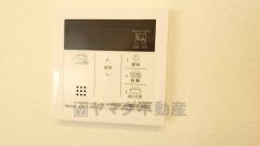 キッチン横からボタンひとつで操作が楽々。