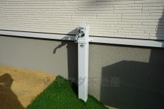 お車の洗車や外壁のお掃除をする際に便利な外水栓。