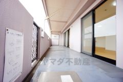 バルコニーは日当たり良好です。お洗濯物も気持ちよく干せそうです。日光浴をしたり、星を眺めたりも良いですね^^