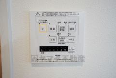同仕様写真。浴室暖房乾燥機には、暖房、乾燥、涼風、換気の4つの機能が付いています。タイマー付きです。換気・雨の日の洗濯も安心です＾＾