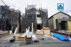 現地（2026年10月19日）撮影。閑静な住宅街に佇む新築戸建、子育てファミリーに嬉しい立地、家族で安心して暮らせる住まい＾＾