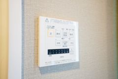 雨の日の洗濯も安心できる浴室暖房乾燥機付き浴室。