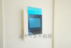 防犯性、セキュリティ対策に安心できるテレビモニター付きインターフォンです。セールスマン対策にもなり安心できます。