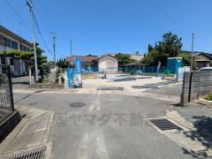 現地（2025年6月5日）撮影。大型車の通行が少なく、騒音や振動が少ないので静かで快適な生活を送れます。