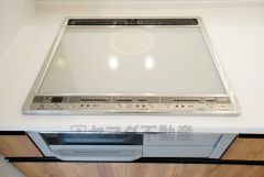 汚れてもサッとふける、お手入れのしやすいIHクッキングヒーター。オール電化なので経済的です。