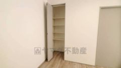 食品や飲料、調理器具を収納できるパントリー付き。週末に買いだめした食料を楽々収納できます。