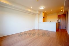 温かみのある雰囲気と、キッチンでの作業性を兼ね備え、家族の笑顔あふれる団らんのひと時をお過ごしいただける設計になっています。