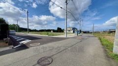 現地（2025年10月15日）撮影。 5.6.7号棟の前面道路。見通しが良く約7.2ｍあるので離合もできますよ＾＾