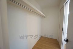 ビング、洗面所から出入りできるファミリークローク。収納や出し入れもしやすく、家事動線もスムーズです＾＾