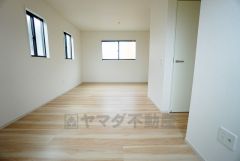 2ドア仕様なので、間仕切り壁を作れば2部屋として使用できます＾＾
