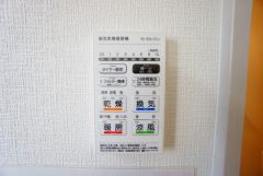 浴室暖房乾燥機付き＾＾梅雨の時期や花粉、PM2.5が酷いときなどの洗濯を干すのに重宝しそうですね＾＾