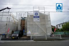 現地（2026年9月7日）撮影。インナーバルコニー2箇所完備。多少の雨でも洗濯物を守ってくれ、家事を助けてくれること間違いなし。眩しすぎる日差しも和らげます。