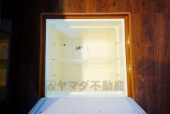 キッチンにある床下収納は、居住スペースを減らさずに買い置きの調味料や非常食などを保管することができます。