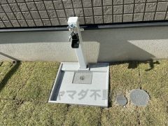 外水栓付き。庭掃除や植物への水やり、お子様用のプールなど大活躍すること間違いなし。ペットを飼われているご家族様にもオススメです＾＾