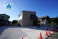 敷地面積80坪以上＾＾ゆとりある4LDK＾＾家計にも環境にも優しいオール電化住宅＾＾全居室収納スペースあり＾＾