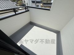 陽当たりの良いバルコニーです。お洗濯やお布団干しはもちろん、日光浴スペースにも。