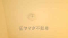 火災発生をいち早く知らせてくれる火災報知器は標準装備です。