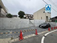 北側約4.3ｍの公道に面しています。