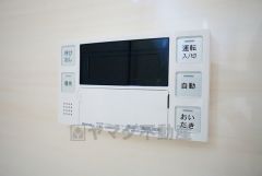 湯量・湯温の設定、そして保温までワンタッチのフルオートバス。便利な追い炊き機能付きです。