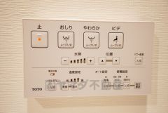 温水、暖房、ウォシュレット付の高機能トイレです。