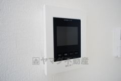 防犯性、セキュリティ対策に安心できるテレビモニター付きインターフォンです。セールスマン対策にもなり安心できます。