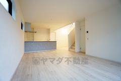 家族が集まる開放的なリビング。思い思いの時間を過ごしたり、家族みんなで食事をしたり、素敵な団らんの場になりますね＾＾