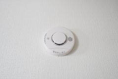 火災発生をいち早く知らせてくれる火災報知器は標準装備です。