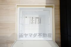 キッチンにある床下収納は、居住スペースを減らさずに買い置きの調味料や非常食などを保管することができます。