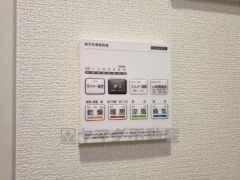 雨の日の洗濯も安心できる浴室暖房乾燥機付き浴室。リモコンで操作もボタン1つで簡単。