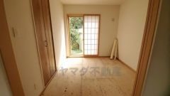 リビング隣には、ホッとできる和室を用意。お子様のお昼寝スペースや書斎としてなど、いろいろとお使い頂けます。