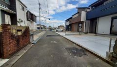 大型車の通行が少なく、騒音や振動が少ないので静かで快適な生活を送れます。