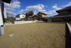お子様と公園に行けない日も、のびのびお庭で遊べるのがうれしいですね。ガーデニングやお子様のプールなど大活躍です＾＾