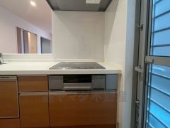 IHクッキングヒーターは火を使わないため、火災の発生リスクを抑えることが出来ます。汚れてもサッとふけてお掃除らくらく＾＾