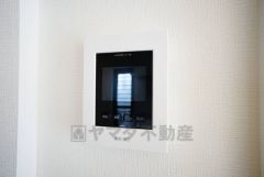 防犯性、セキュリティ対策に安心できるテレビモニター付きインターフォンです。セールスマン対策にもなり安心できます。