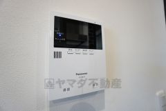 防犯性、セキュリティ対策に安心できるテレビモニター付きインターフォンです。セールスマン対策にもなり安心できます。