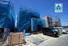 現地（2026年8月6日）撮影。2号地。吹抜けで開放感のあるお家＾＾ご家族でゆったりと寛げる憩いの場となりそうです＾＾