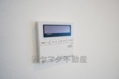 キッチン横からボタンひとつで操作が楽々。