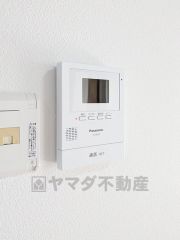 防犯性、セキュリティ対策に安心できるテレビモニター付きインターフォンです。セールスマン対策にもなり安心できます。