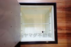 同仕様写真。キッチンにある床下収納は、居住スペースを減らさずに買い置きの調味料や非常食などを保管することができます。