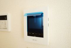 防犯性、セキュリティ対策に安心できるテレビモニター付きインターフォンです。セールスマン対策にもなり安心できます。