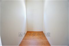 同仕様写真。ストレージルームは収納スペースとしてはもちろん、ワークスペースとしてなど多目的に活用することが出来ます。