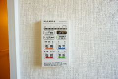 浴室暖房乾燥機には、暖房、乾燥、涼風、換気の4つの機能が付いています。タイマー付きです。換気・雨の日の洗濯も安心です＾＾