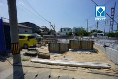 現地（2026年8月3日）撮影。角地。リビング3面採光。バルコニー2面確保。ウォークインクローゼット2箇所完備＾＾ご家族と会話をしながら楽しくお料理ができるアイランドキッチン＾＾