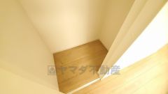 物が散らかりやすいリビングに収納スペースを確保。書類や雑貨をひとまとめにできまるため、お部屋をすっきりさせることが出来ます。