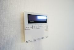 キッチン横からボタンひとつで操作が楽々。