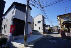 大型車の通行が少なく、騒音や振動が少ないので静かで快適な生活を送れます。