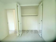 各部屋に収納が完備されているので、お荷物が増えても安心の設計です。