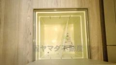 キッチンにある床下収納は、居住スペースを減らさずに買い置きの調味料や非常食などを保管することができます。