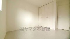住む人のこだわりを活かす洋室。日当たりがよく、寝室としての利用もおすすめ。広めのクローゼットには荷物をすっきり片付けられ、ゆとりのある暮らしが出来ます＾＾