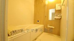 足を伸ばせる浴槽で毎日の疲れを癒してください。